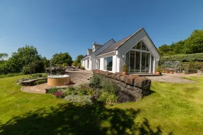 Stunning North Coast Villa, River View Hot Tub 20+