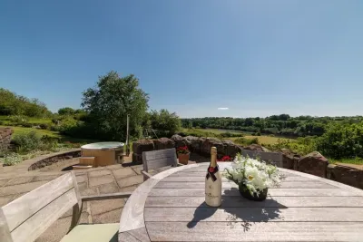 Stunning North Coast Villa, River View Hot Tub 20+ - image 13 of 261