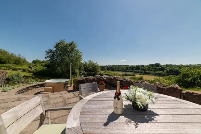 Stunning North Coast Villa, River View Hot Tub 20+ - image 13 of 261