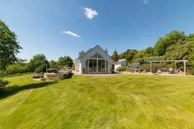 Stunning North Coast Villa, River View Hot Tub 20+ - image 39 of 261