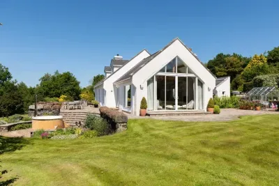 Stunning North Coast Villa, River View Hot Tub 20+