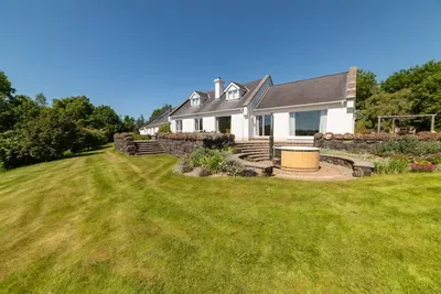 Stunning North Coast Villa, River View Hot Tub 20+ - image 48 of 261