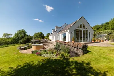 Stunning North Coast Villa, River View Hot Tub 20+ - image 76 of 261