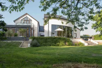 Selshan Lodge - Perfect Villa Escape With Lake View & Hot Tub 20+ - image 12 of 162