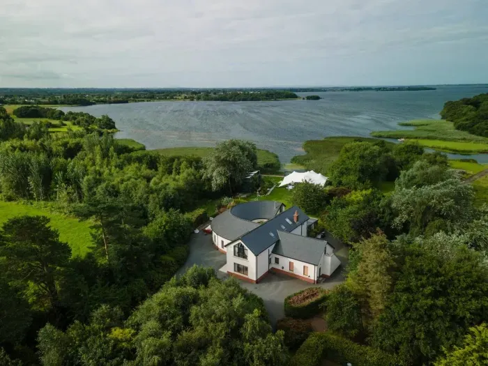 Selshan Lodge - Perfect Villa Escape With Lake View & Hot Tub 20+ - image 10 of 162