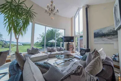 Selshan Lodge - Perfect Villa Escape With Lake View & Hot Tub 20+ - image 36 of 162