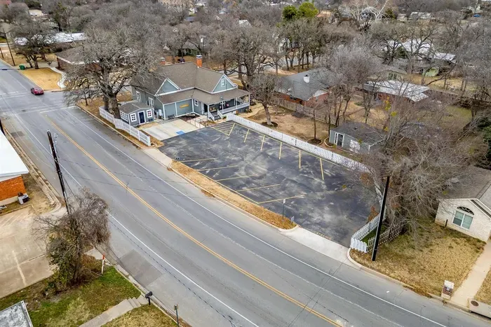 Bird’s-eye view of the spacious parking lot and easy access to The Gallery House