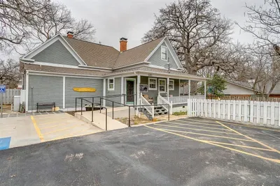 ADA-accessible ramp provides ease of access to The Gallery House for all guests