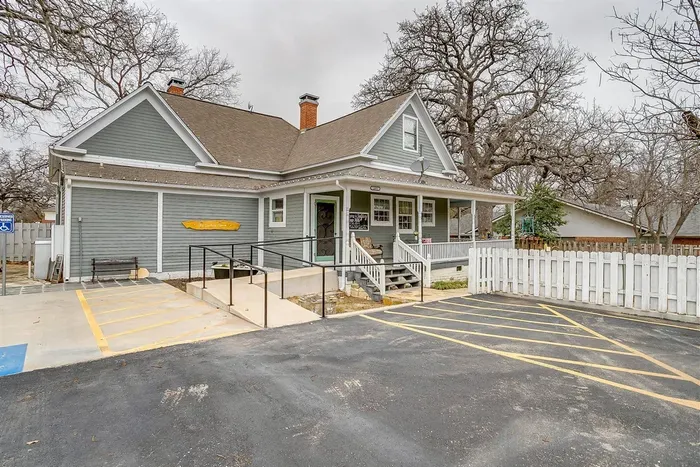 ADA-accessible ramp provides ease of access to The Gallery House for all guests