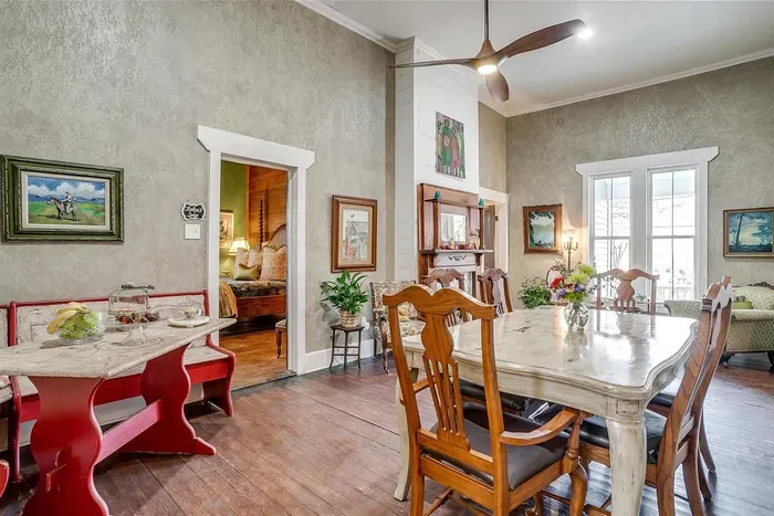 Spacious common area with elegant decor, perfect for gatherings or relaxing with family and friends