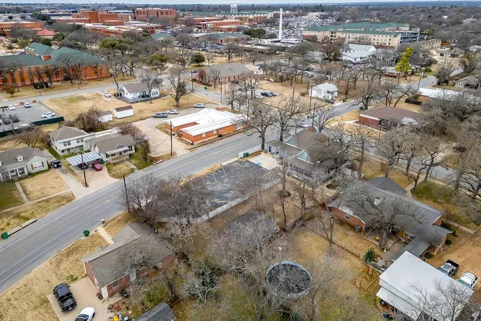 Convenient proximity to Tarleton State University, making it an ideal choice for visitors and families