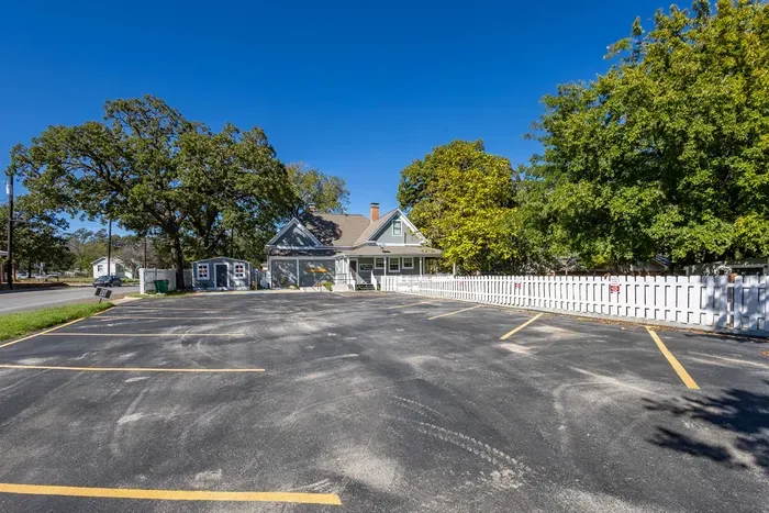 The property features a convenient parking lot, offering plenty of space for guests’ vehicles. It’s a secure, easily accessible area that ensures your stay is hassle-free, allowing you to enjoy your visit without parking concerns.