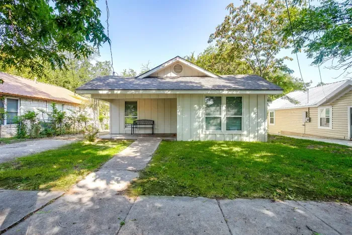 A charming home base close to everything Stephenville has to offer