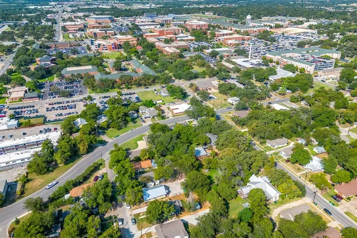 An unbeatable location! Just 0.4 miles from Tarleton State University — walkable distance for campus visits or football weekends.