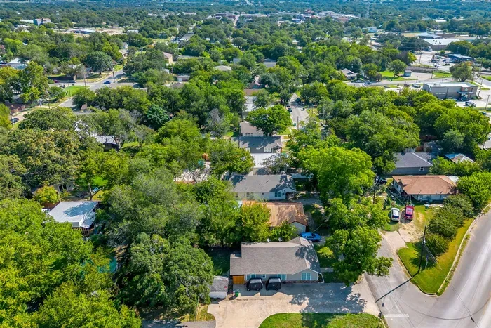 Experience the charm of Stephenville’s historic downtown, only 0.7 miles away. Shops, restaurants, and events are just down the road.