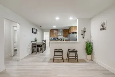 Perfect for casual meals or morning coffee — open space keeps everyone connected.