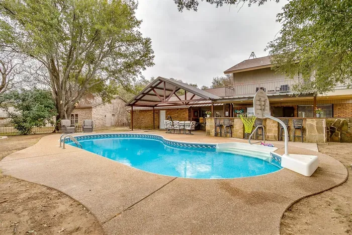 Have fun in the private pool featuring a basketball hoop, perfect for family-friendly entertainment and cooling off on sunny days