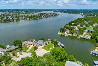 Wide-open lake views from your spot on the water. Right off the main lake in a super convenient location