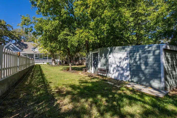 The spacious backyard offers plenty of room for outdoor relaxation, with plenty of green space and a peaceful atmosphere. Whether you want to lounge in the sun or explore the area, this backyard is a great spot to enjoy some fresh air.