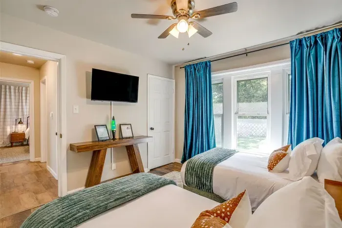 Twin bedroom with smart TV and fun "alien" lava lamp