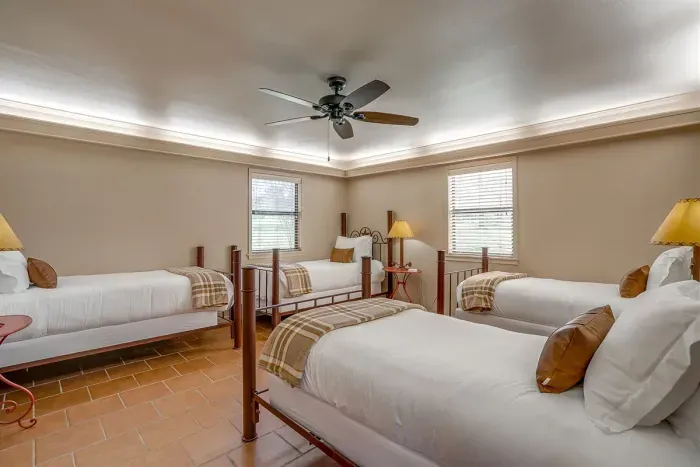 10 Star Ranch · The Cottage · Fishing Lake · Sleeps 6 - image 13 of 18