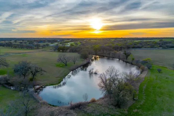 10 Star Ranch · The Cottage · Fishing Lake · Sleeps 6 - image 2 of 18