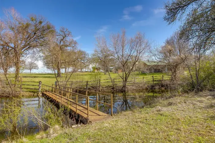 10 Star Ranch · The Cottage · Fishing Lake · Sleeps 6 - image 16 of 18