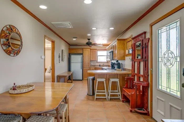 10 Star Ranch · The Cottage · Fishing Lake · Sleeps 6 - image 8 of 18