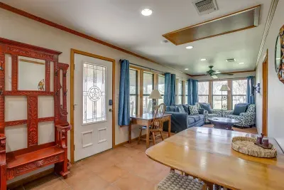 10 Star Ranch · The Cottage · Fishing Lake · Sleeps 6 - image 5 of 18