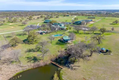 10 Star Ranch · The Cottage · Fishing Lake · Sleeps 6 - image 10 of 18