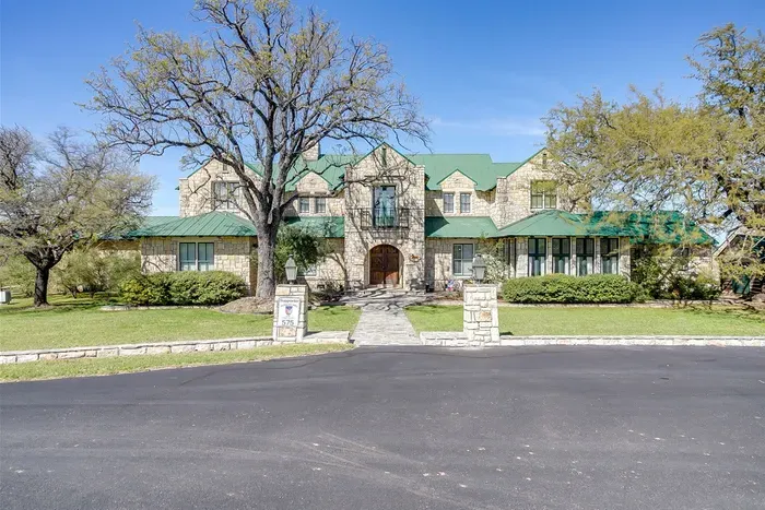 10 Star Ranch · Pool · Lake · Game Room · Sleep 10 - image 10 of 132