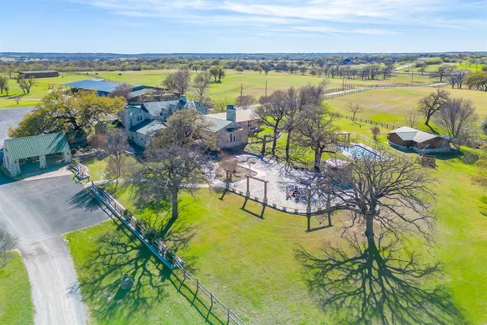 10 Star Ranch · Pool · Lake · Game Room · Sleep 10 - image 7 of 132