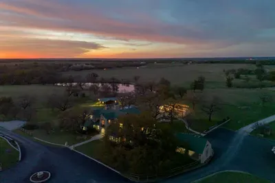 10 Star Ranch · Pool · Lake · Game Room · Sleep 10 - image 97 of 130