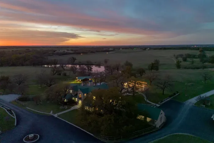 10 Star Ranch · Pool · Lake · Game Room · Sleep 10 - image 97 of 132