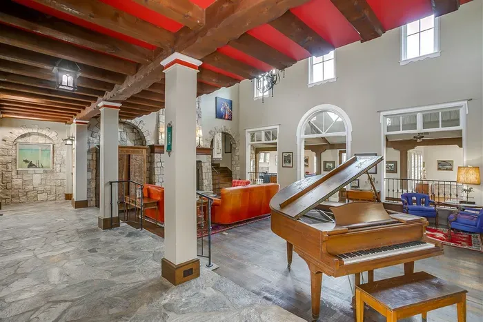 10 Star Ranch · Pool · Lake · Game Room · Sleep 10 - image 12 of 132