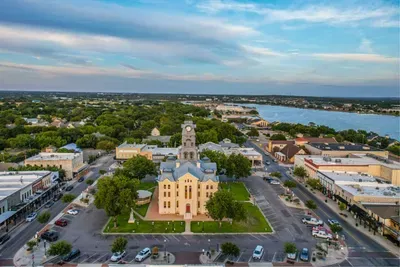 Granbury Square - Elysian Vacation Rentals
