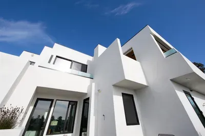 Contemporary lines
