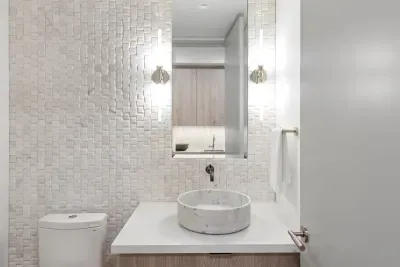 Lower level powder bath