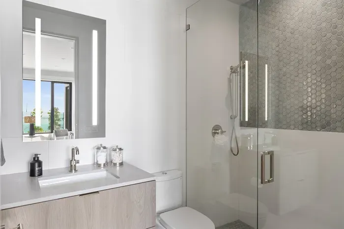 Ensuite bathroom 3