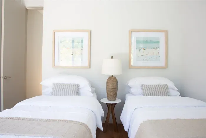 Guest bedroom 1 with twin beds