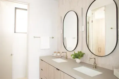 Guest bathroon 1