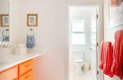 Full Bathroom w/Shower in Toilet Room