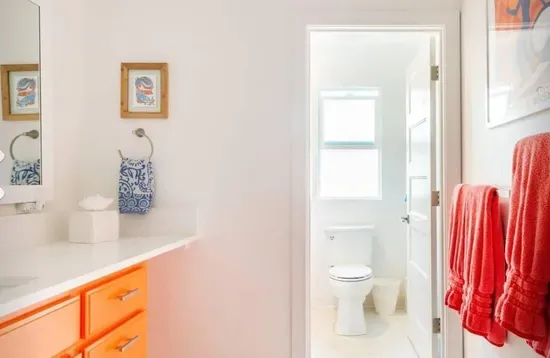 Full Bathroom w/Shower in Toilet Room