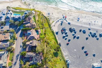 Aerial view - stroll to the beach...barefoot! Without a sidewalk or asphalt!