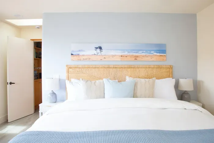 Primary upstairs suite (king bed)