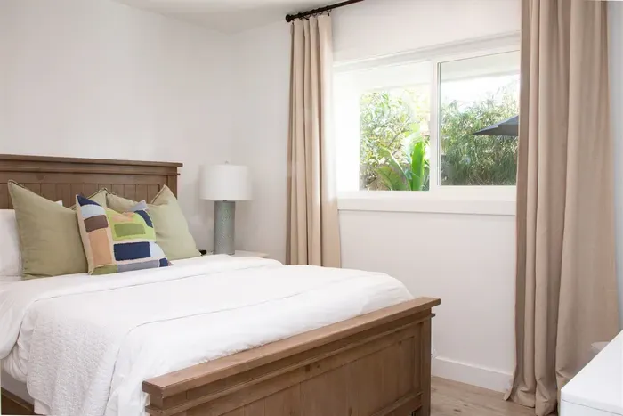 Primary Bedroom - Queen Bed