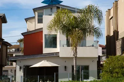 Modern 3 story home