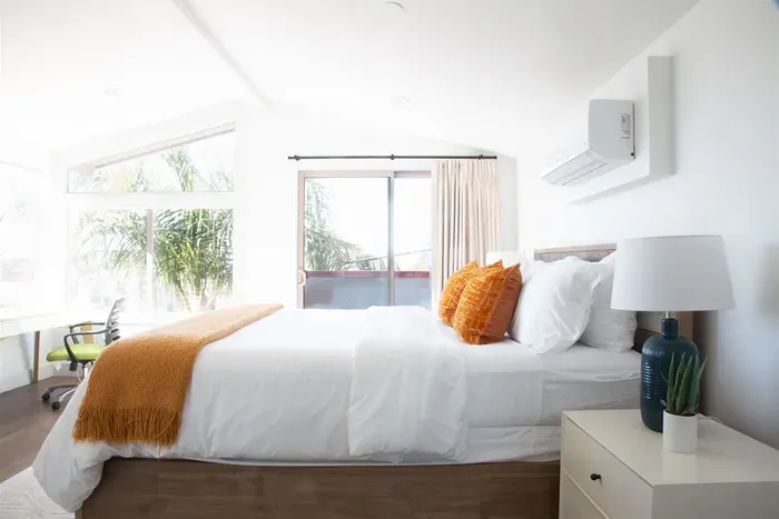 Guest bedroom (3)
