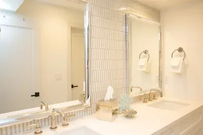 Full Bathroom - guest 1 & 2 share