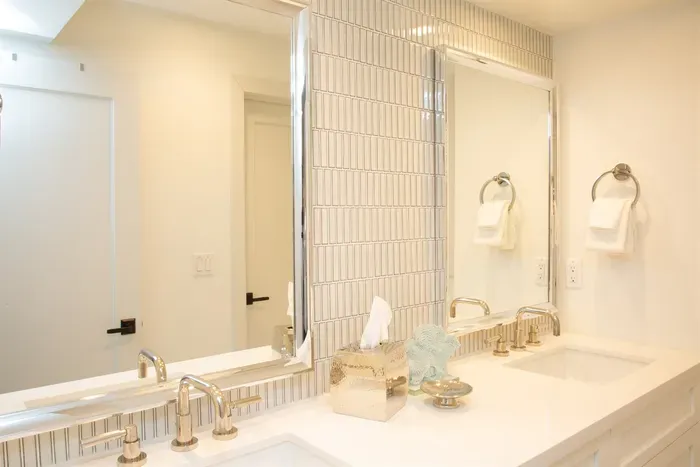 Full Bathroom - guest 1 & 2 share
